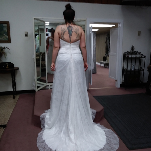 Wedding Dress - Picture 3 of 4